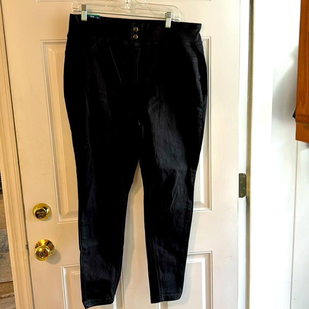 Women’s black pull on pants plus size 14 W.